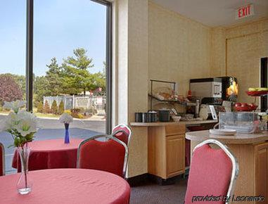 Hotel Ramada By Wyndham Flemington Restaurant photo